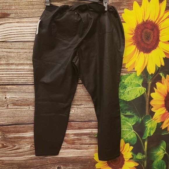 Indigo Blue faux leather front/back Maternity pant - Picture 6 of 6